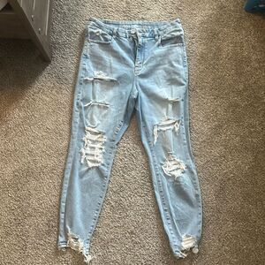 American Eagle Ripped Jeans Womens 12 SHORT! Light wash